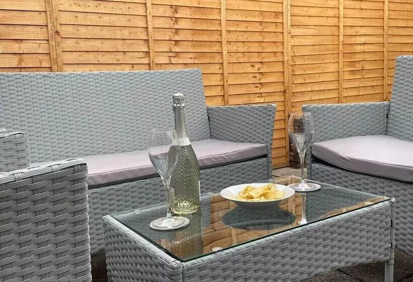 Residenssi Vibrant 6 Bed Stylish Home In Heart Of Southsea