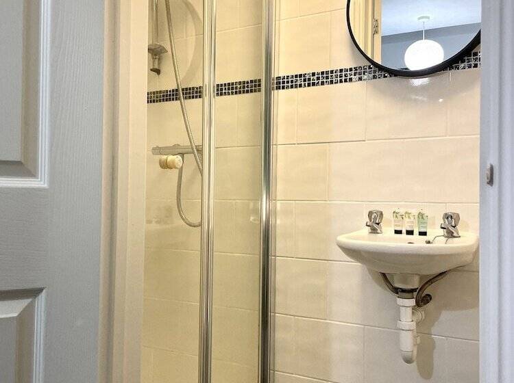 إقامة Vibrant 6 Bed Stylish Home In Heart Of Southsea