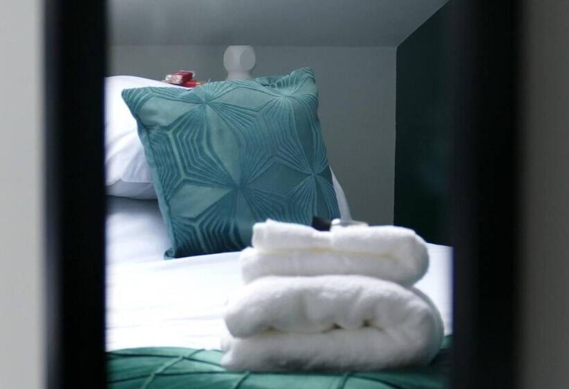 إقامة Vibrant 6 Bed Stylish Home In Heart Of Southsea