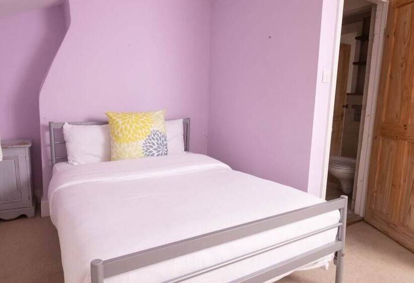 The Angel Place Hideaway   Fair 4bdr House With Terrace