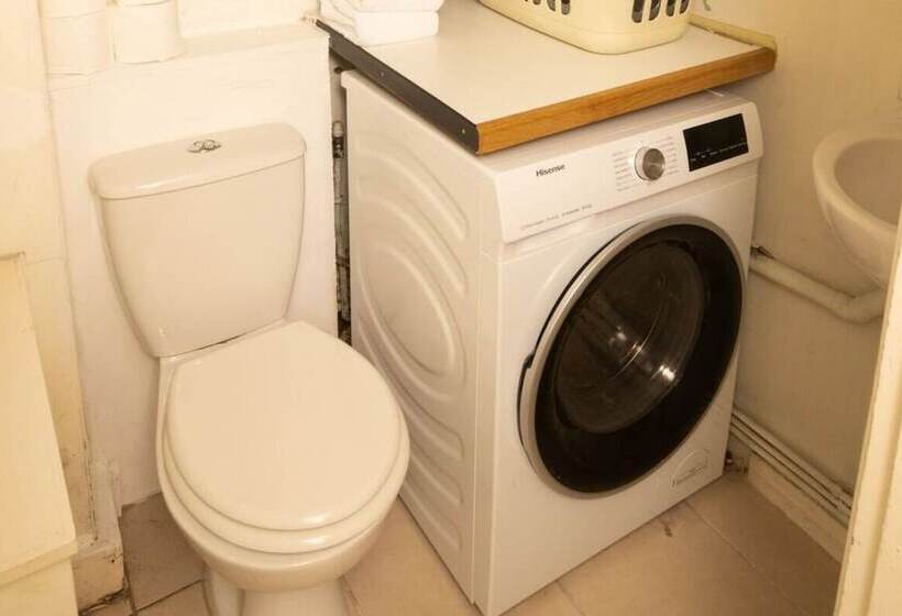 The Angel Place Hideaway   Fair 4bdr House With Terrace