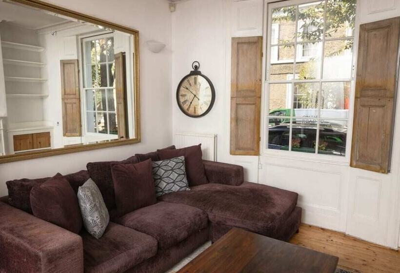 The Angel Place Hideaway   Fair 4bdr House With Terrace