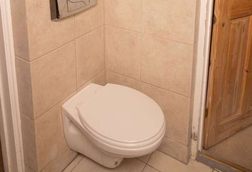 The Angel Place Hideaway   Fair 4bdr House With Terrace