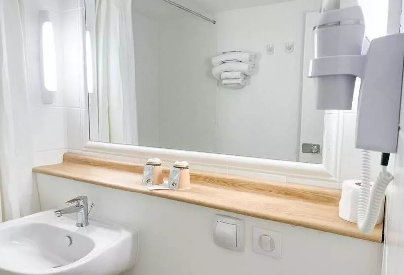 ホテル Kyriad Cannes   Mandelieu