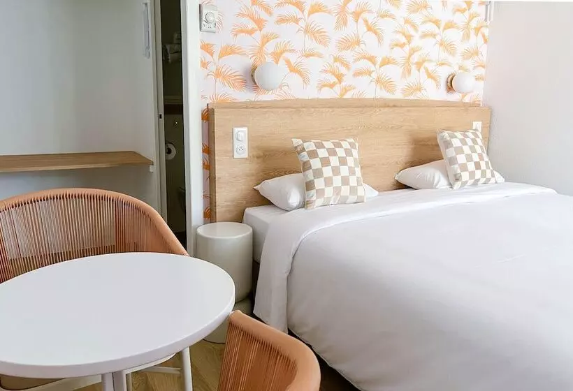 ホテル Kyriad Cannes   Mandelieu