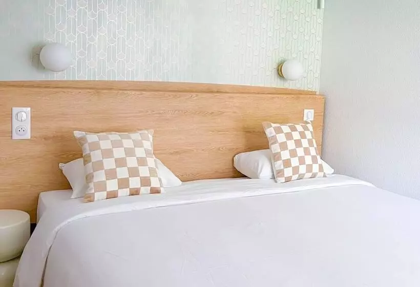 ホテル Kyriad Cannes   Mandelieu