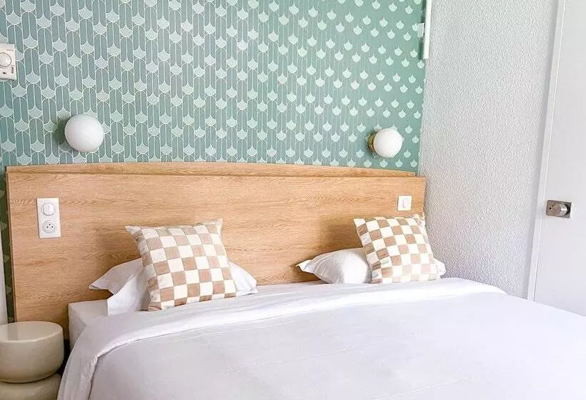 ホテル Kyriad Cannes   Mandelieu