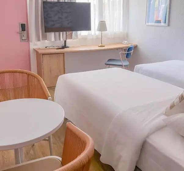 ホテル Kyriad Cannes   Mandelieu