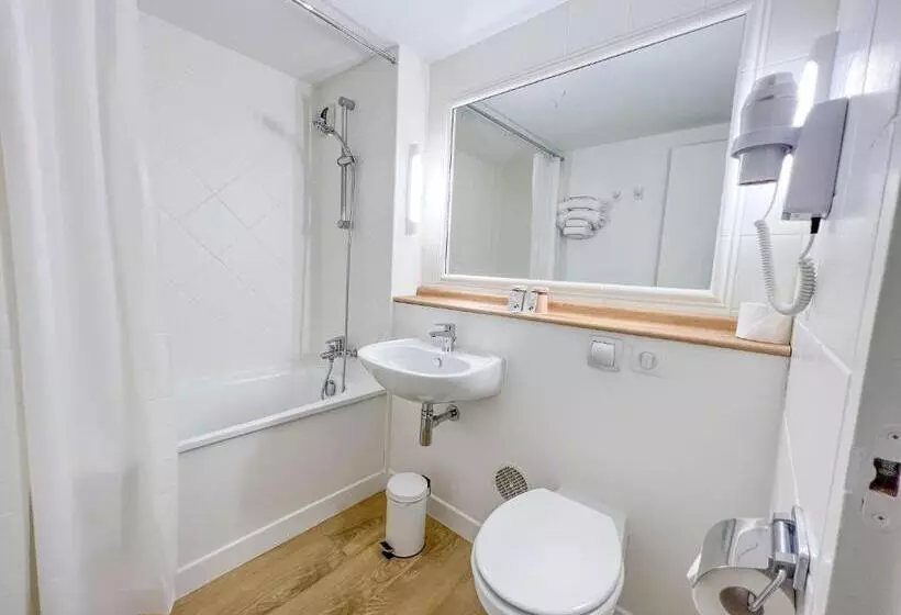 ホテル Kyriad Cannes   Mandelieu