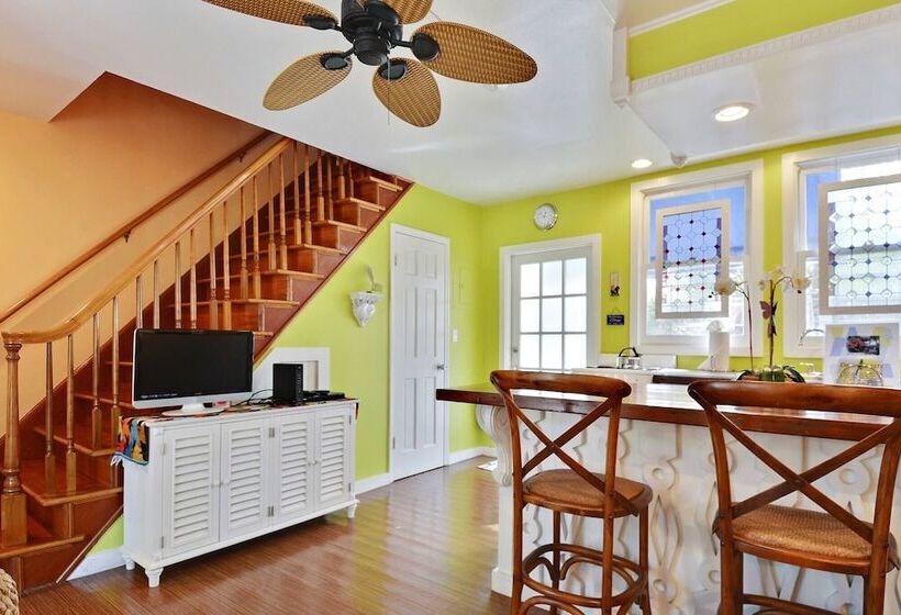 Tranquility By Avantstay Close To Duval St W/ Bbq & Shared Pool