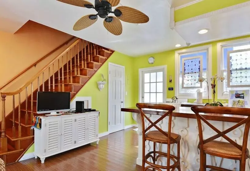 Tranquility By Avantstay Close To Duval St W/ Bbq & Shared Pool