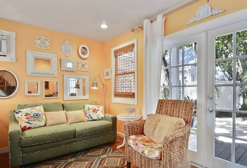 Tranquility By Avantstay Close To Duval St W/ Bbq & Shared Pool