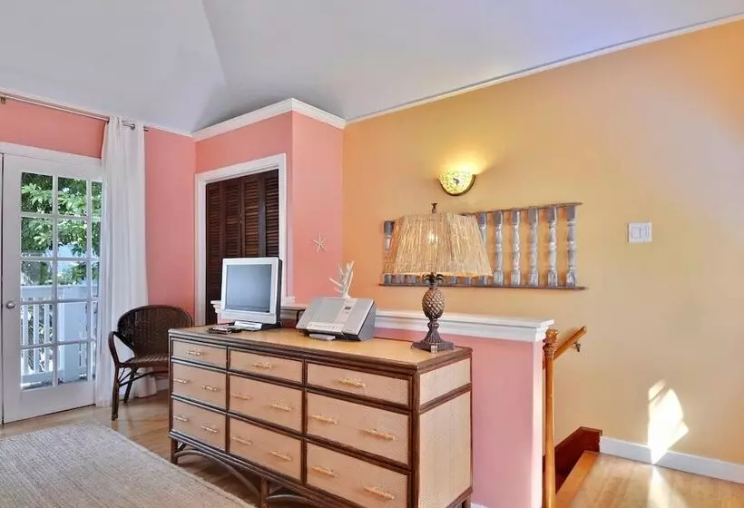 Tranquility By Avantstay Close To Duval St W/ Bbq & Shared Pool