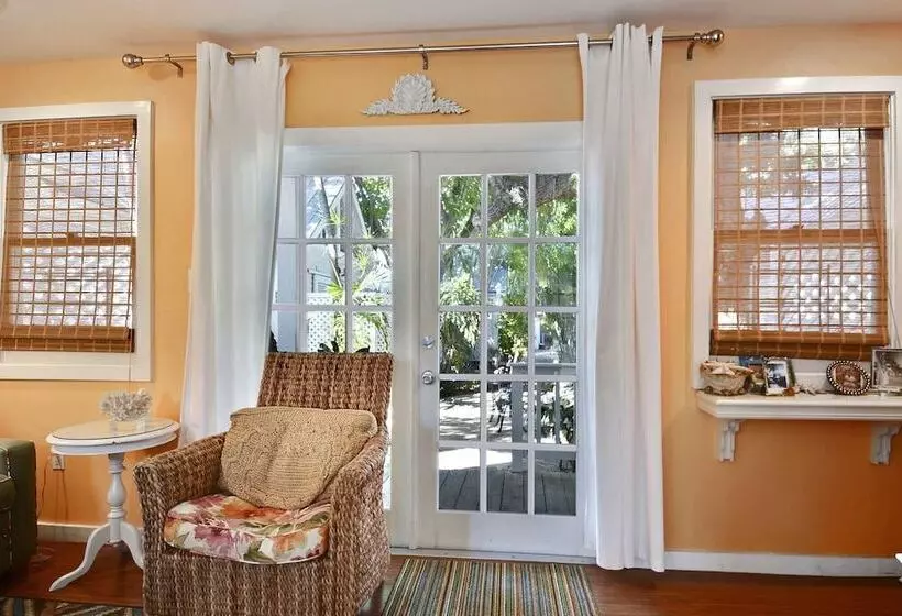 Tranquility By Avantstay Close To Duval St W/ Bbq & Shared Pool