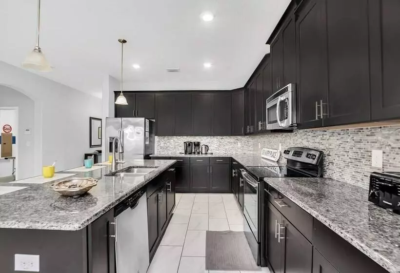 Vibrant Home With Spacious Pool!#6st5504