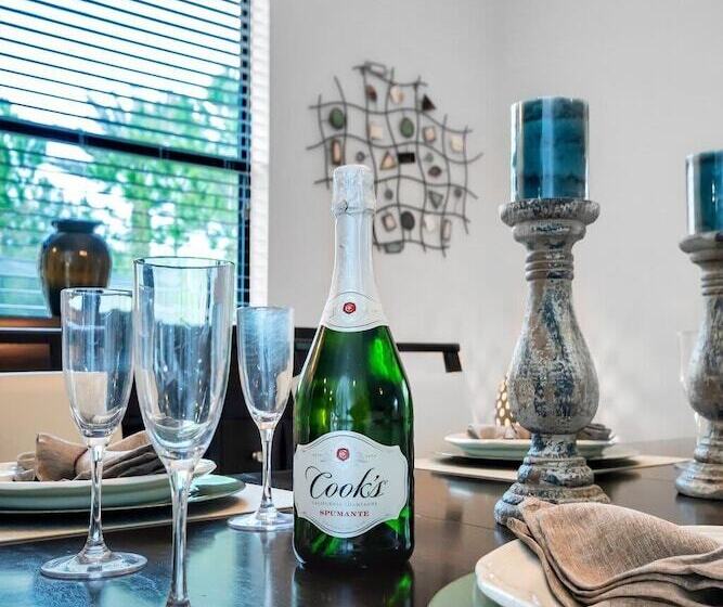 Vibrant Home With Spacious Pool!#6st5504