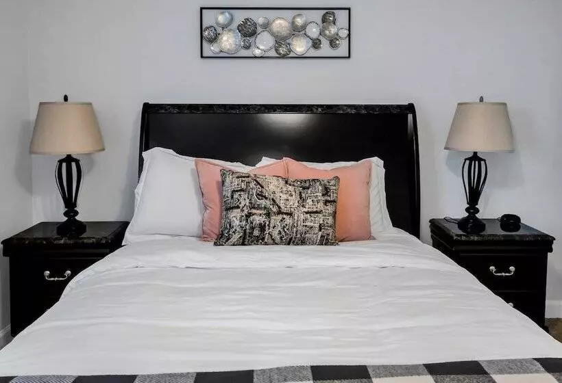 Vibrant Home With Spacious Pool!#6st5504