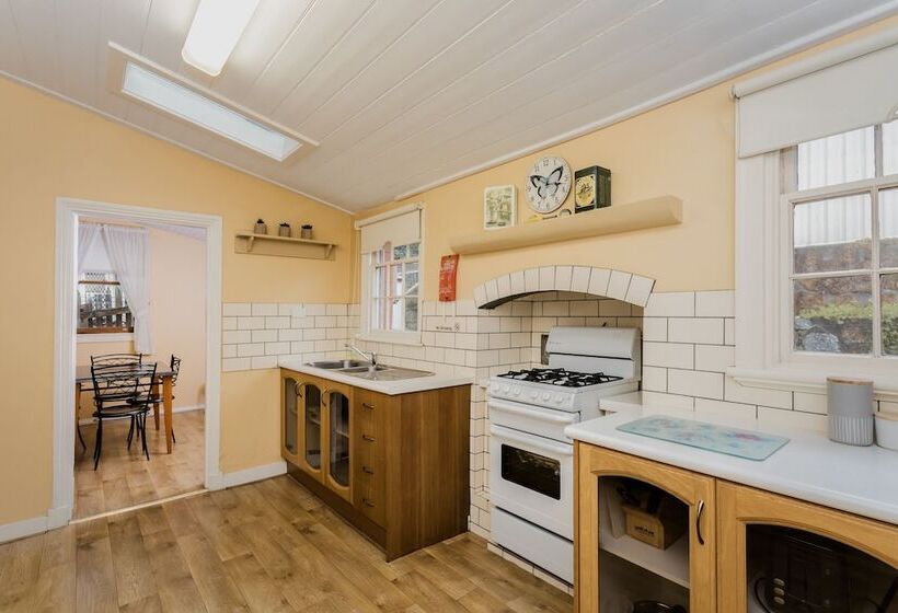 Albany Historic Cottage By The Bnb Collection