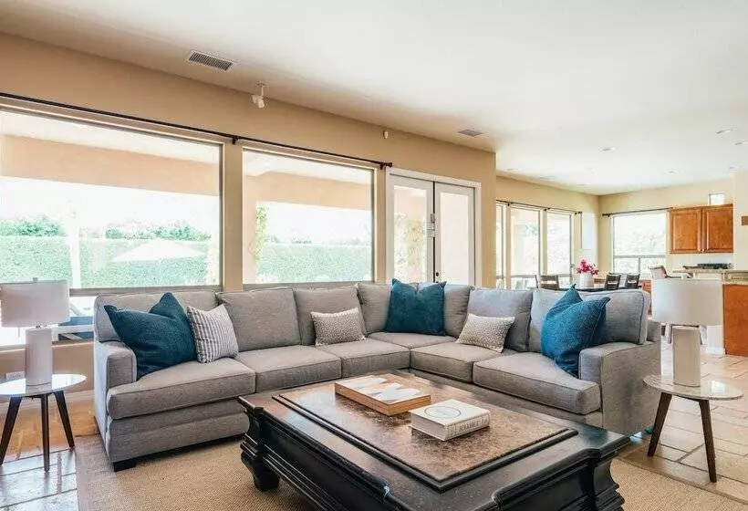 Desert Grove By Avantstay Oasis Retreat W/ Pool & Bbq Grill!