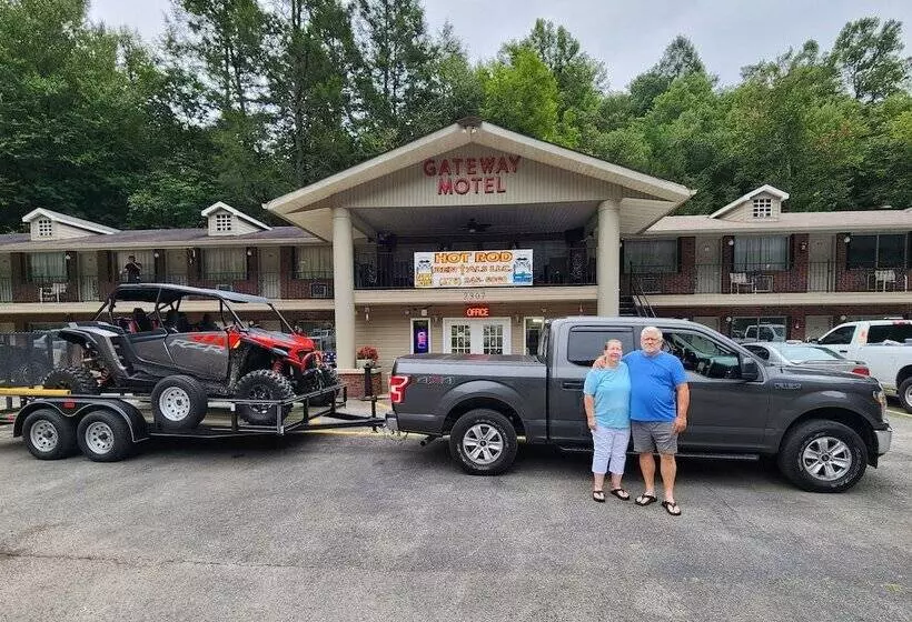 Gateway To The Breaks Motel