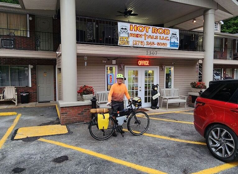 Gateway To The Breaks Motel