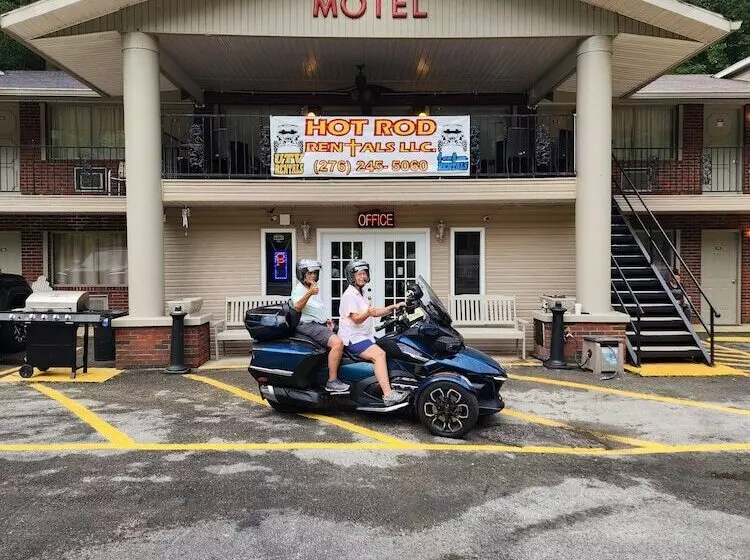 Gateway To The Breaks Motel