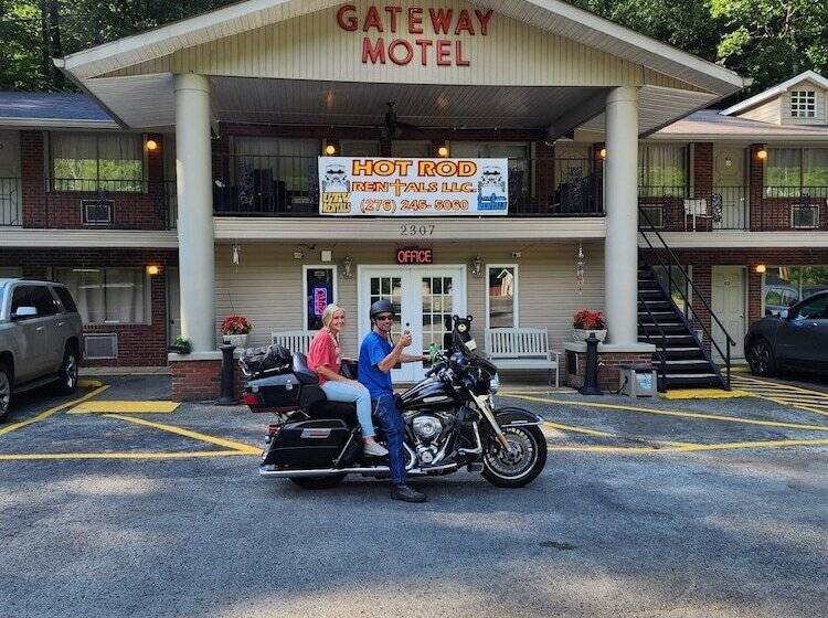 Gateway To The Breaks Motel