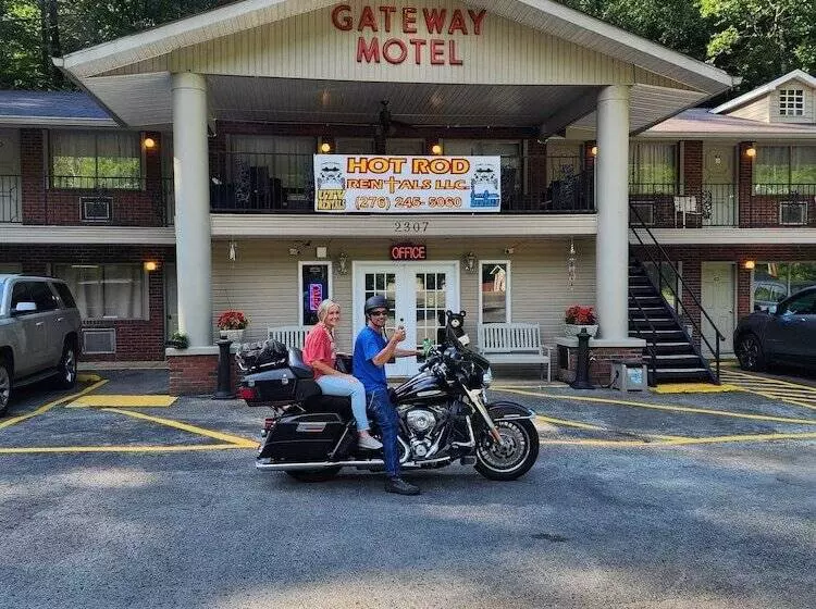 Gateway To The Breaks Motel