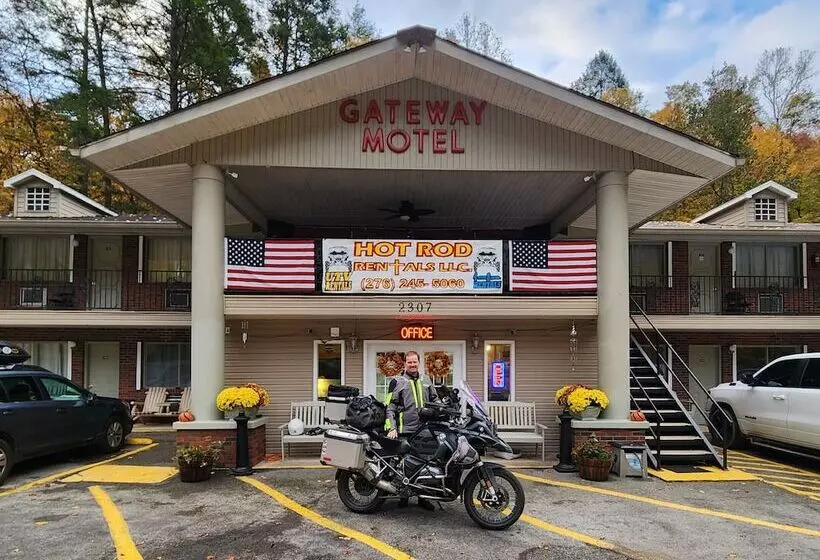Gateway To The Breaks Motel