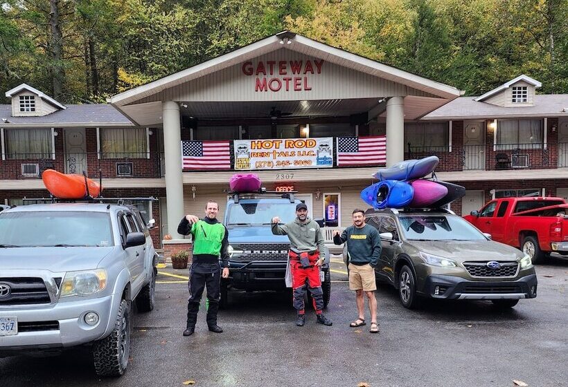 Gateway To The Breaks Motel