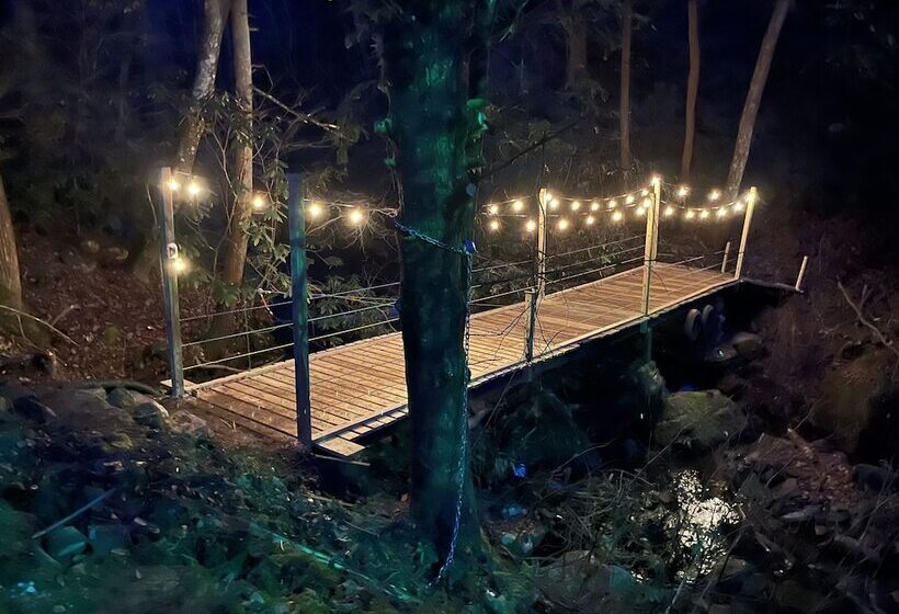 Gateway To The Breaks Motel