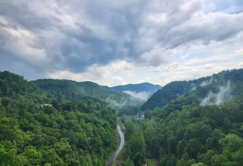 Gateway To The Breaks Motel