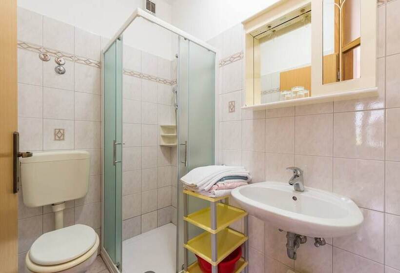 בית מלון כפרי Apartments Villa Adria