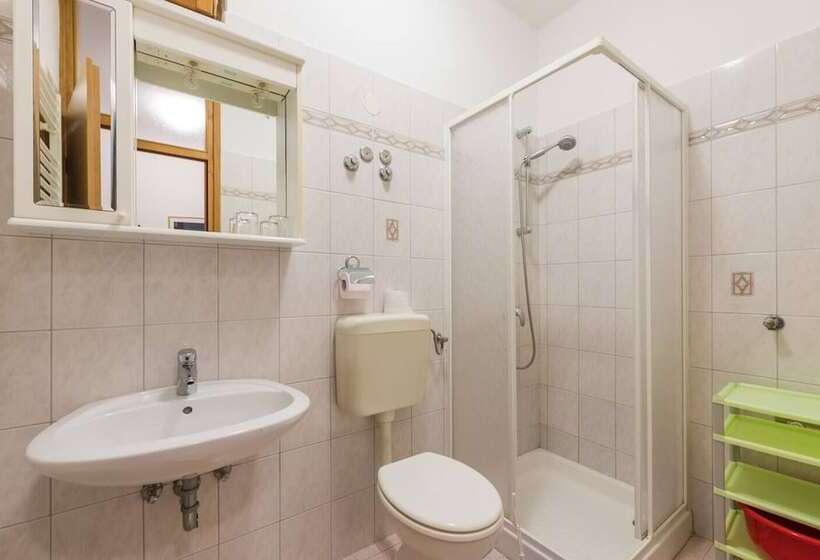 בית מלון כפרי Apartments Villa Adria