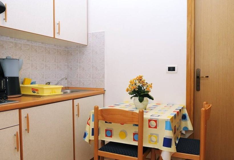 בית מלון כפרי Apartments Villa Adria