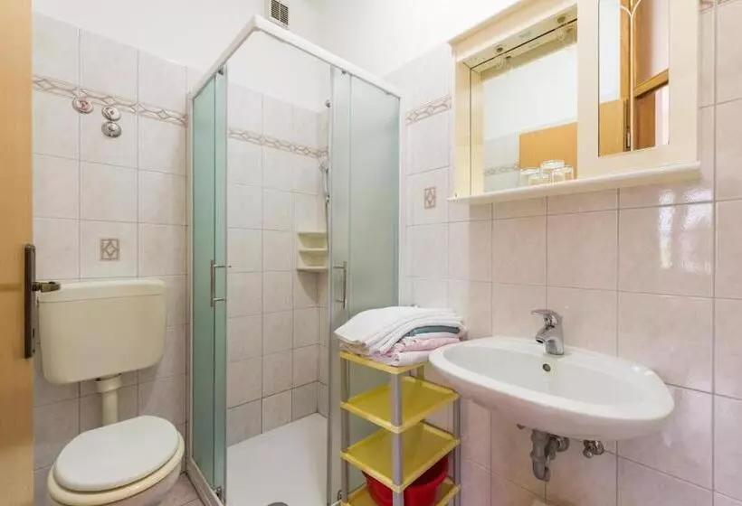 ホテル Apartments Villa Adria