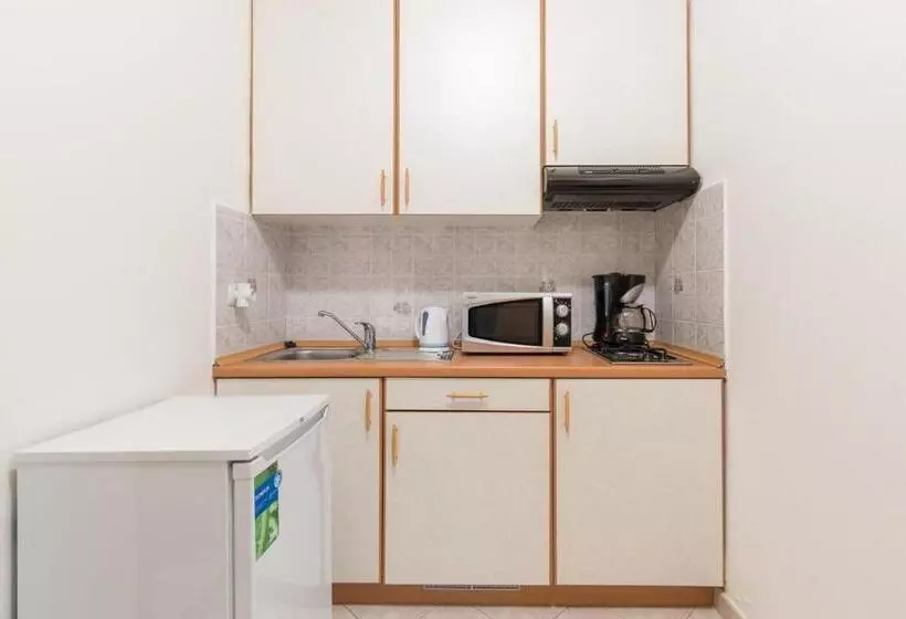 ホテル Apartments Villa Adria