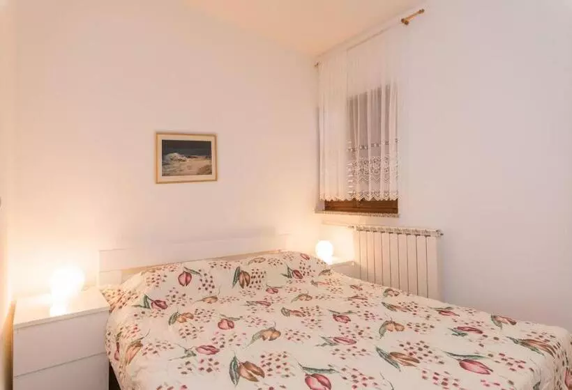 ホテル Apartments Villa Adria