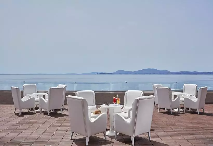 Hotelli Atlantica Nissaki Beach   Adults Only