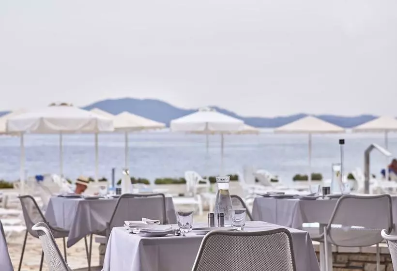 Hotelli Atlantica Nissaki Beach   Adults Only