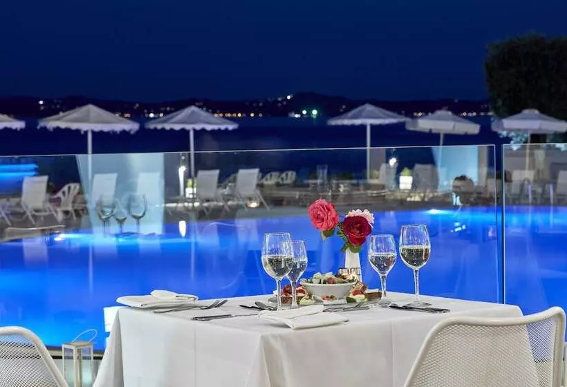 Hotelli Atlantica Nissaki Beach   Adults Only