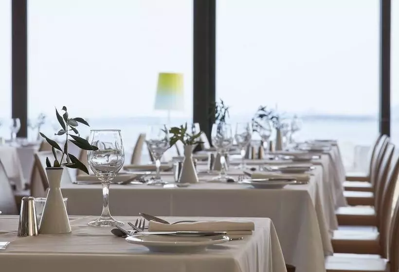 Hotelli Atlantica Nissaki Beach   Adults Only