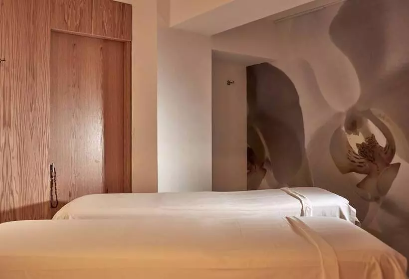 Hotelli Atlantica Nissaki Beach   Adults Only