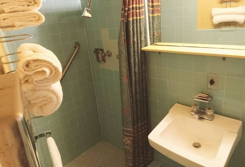 Отель Blue Way Inn And Suites Winfield