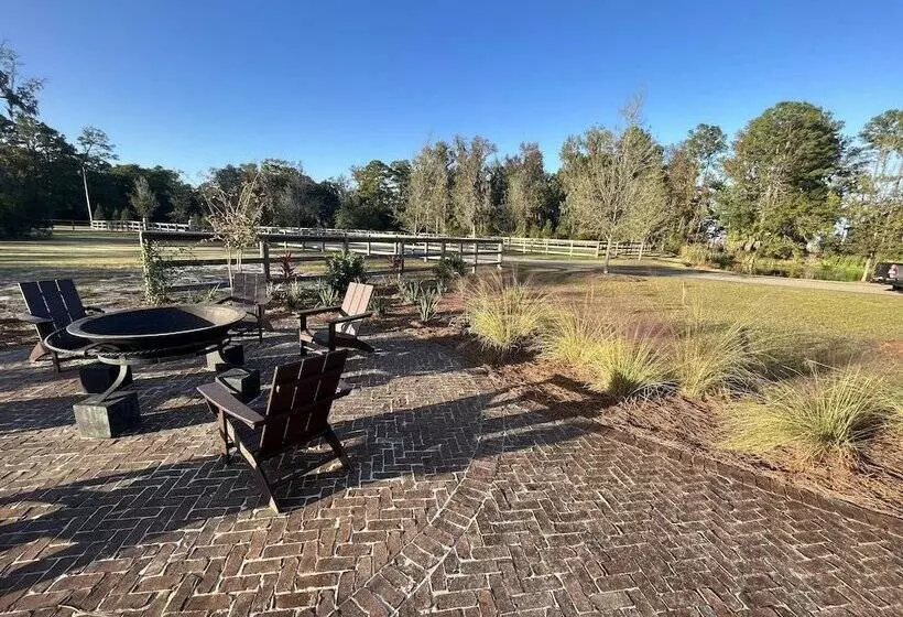 Hotelli Cedar Lodge On Honey Creek