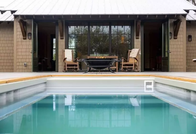 Hotelli Cedar Lodge On Honey Creek