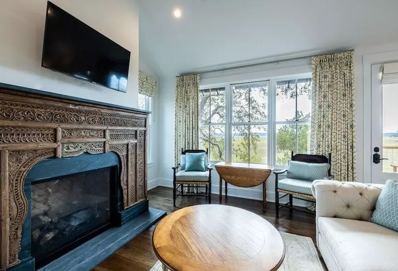 Hotelli Cedar Lodge On Honey Creek