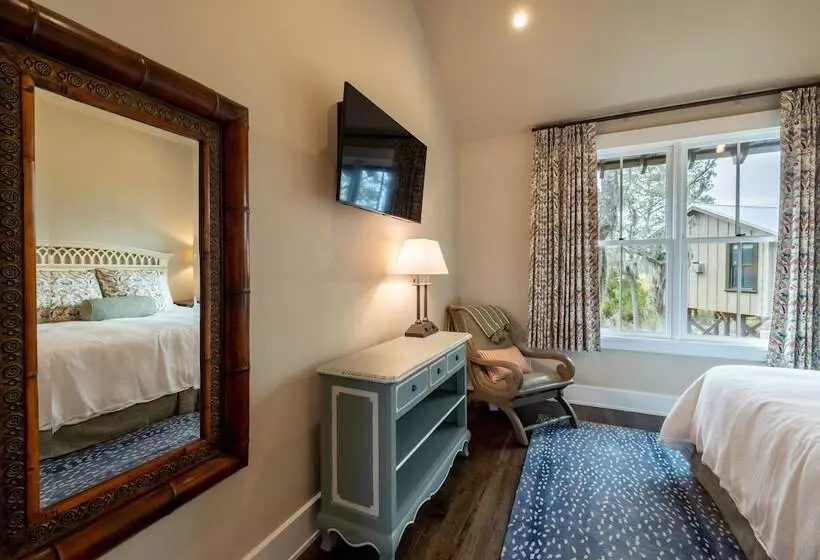 Hotelli Cedar Lodge On Honey Creek
