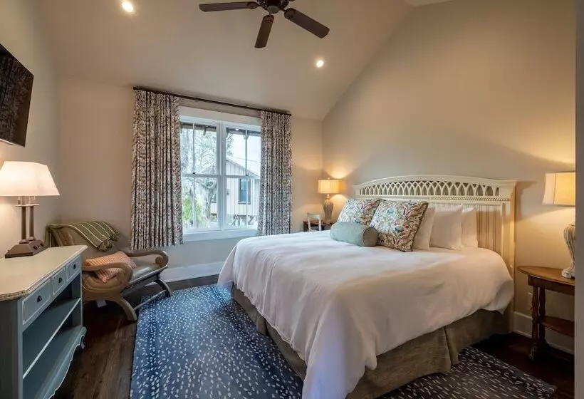 Hotelli Cedar Lodge On Honey Creek