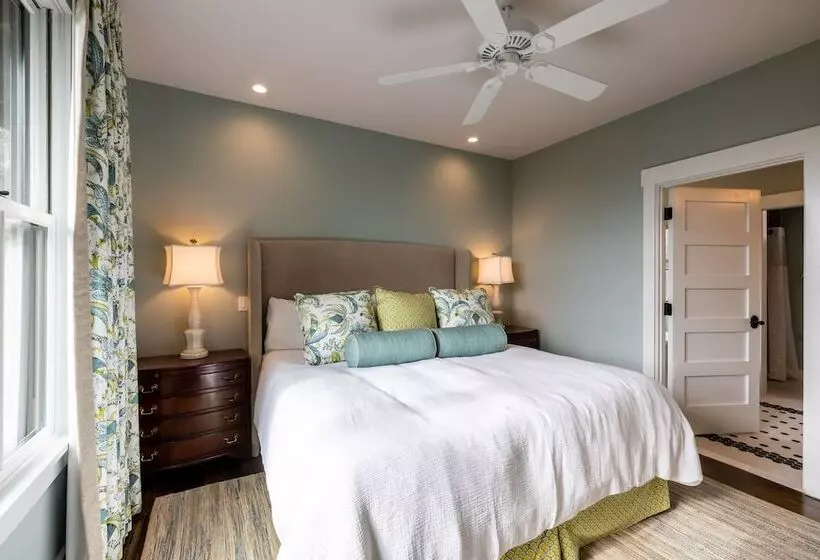 Hotelli Cedar Lodge On Honey Creek